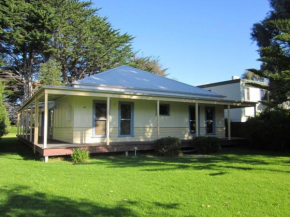14 McLardy Courtes